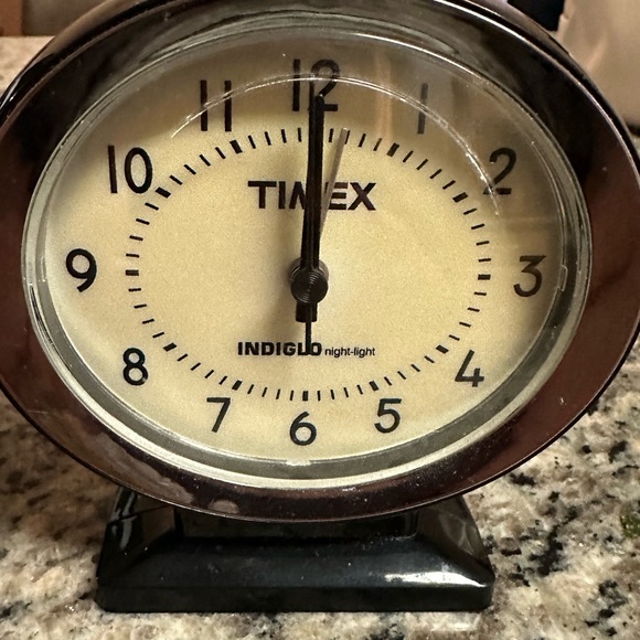 Vintage TIMEX INDIGLO Night-Light Analog Alarm Clock- Tested -Works - Picture 1 of 4